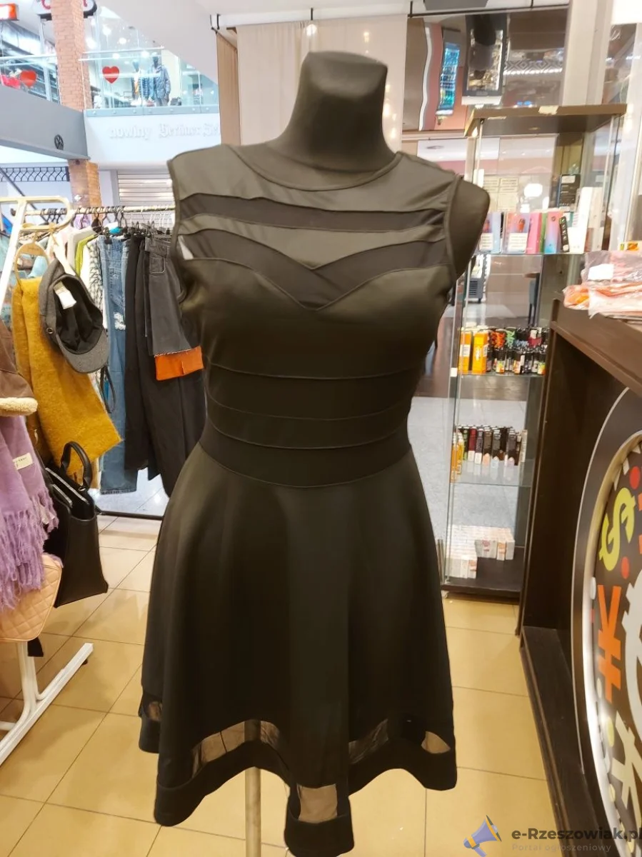 Czarna sukienka, rozmiar M (Rzeszów)